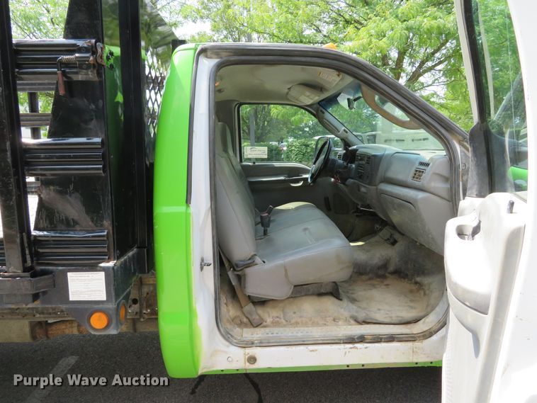 image for item DE8234 2004 Ford F350 Super Duty XL flatbed pickup truck