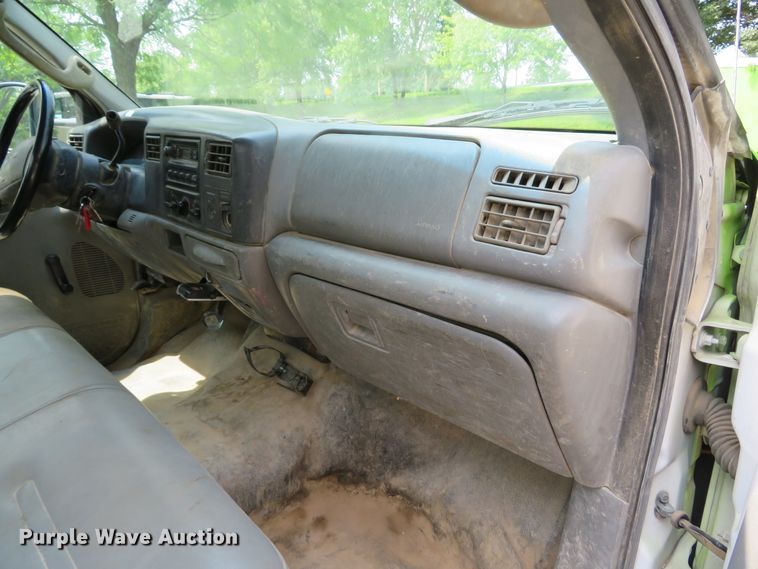 image for item DE8234 2004 Ford F350 Super Duty XL flatbed pickup truck