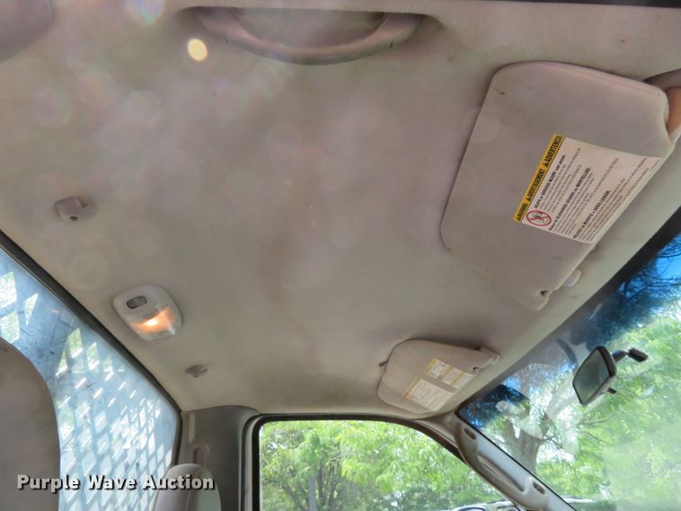 image for item DE8234 2004 Ford F350 Super Duty XL flatbed pickup truck