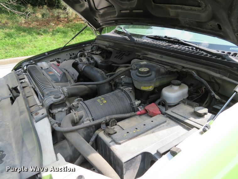 image for item DE8234 2004 Ford F350 Super Duty XL flatbed pickup truck