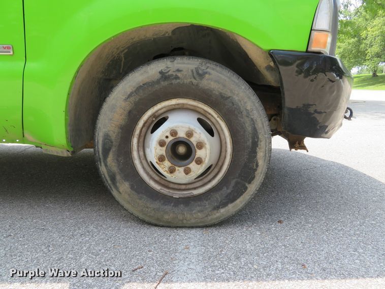 image for item DE8234 2004 Ford F350 Super Duty XL flatbed pickup truck