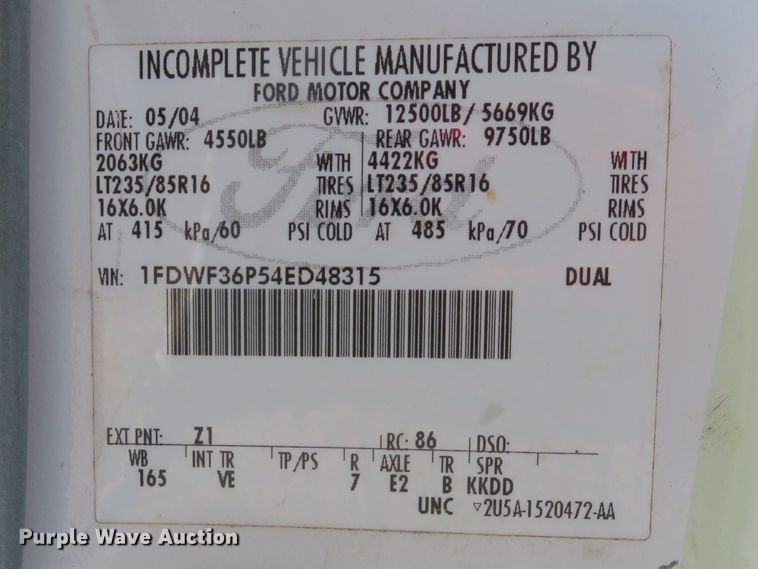 image for item DE8234 2004 Ford F350 Super Duty XL flatbed pickup truck