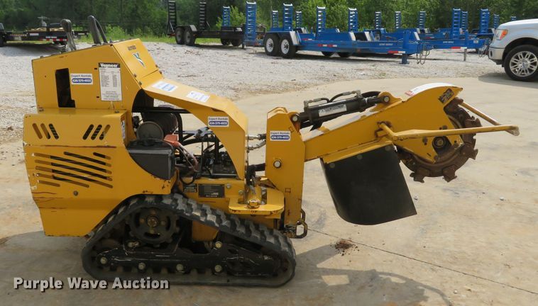image for item DE8236 2013 Vermeer SC30TX stump grinder