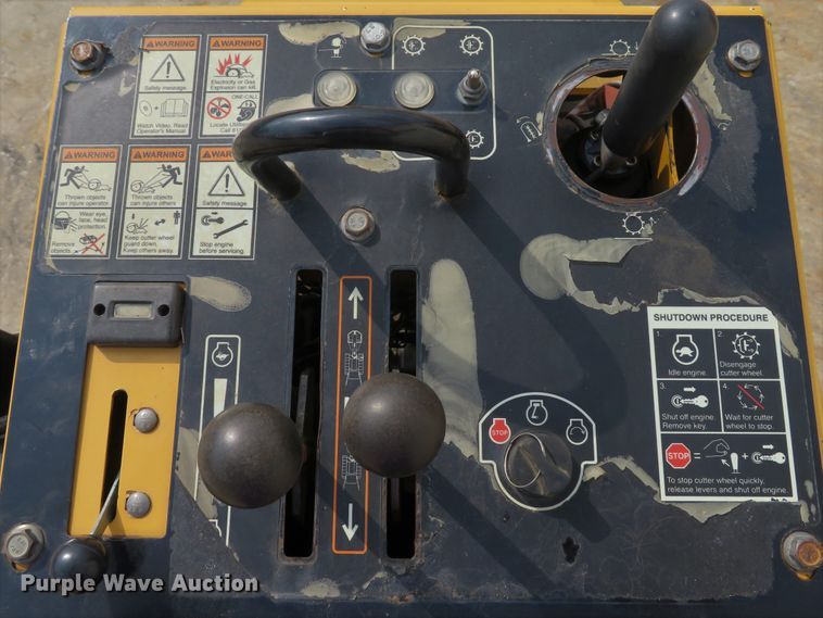 image for item DE8236 2013 Vermeer SC30TX stump grinder