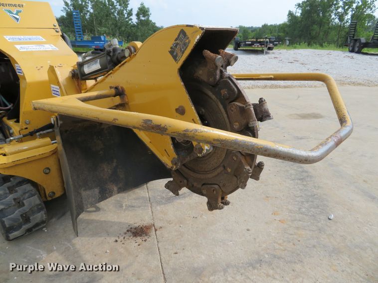 image for item DE8236 2013 Vermeer SC30TX stump grinder