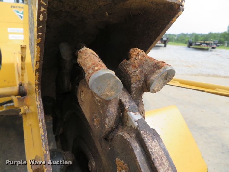 image for item DE8236 2013 Vermeer SC30TX stump grinder