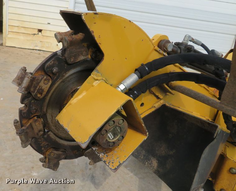 image for item DE8236 2013 Vermeer SC30TX stump grinder