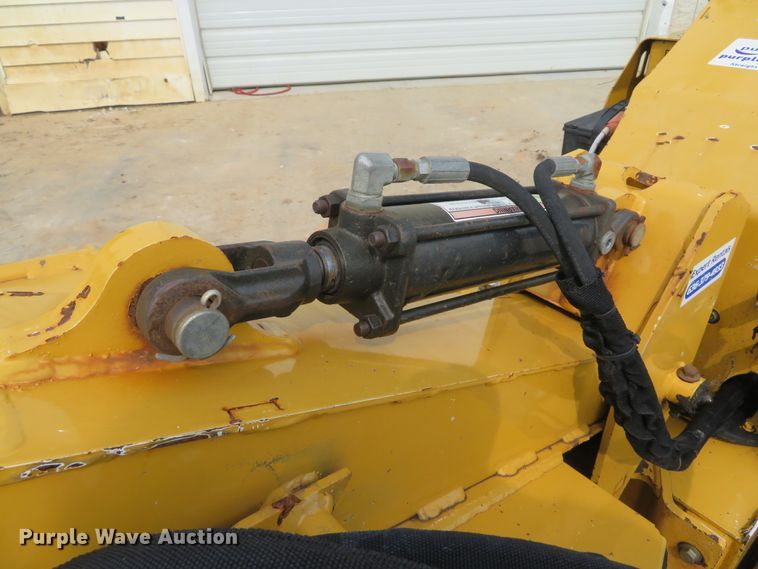 image for item DE8236 2013 Vermeer SC30TX stump grinder