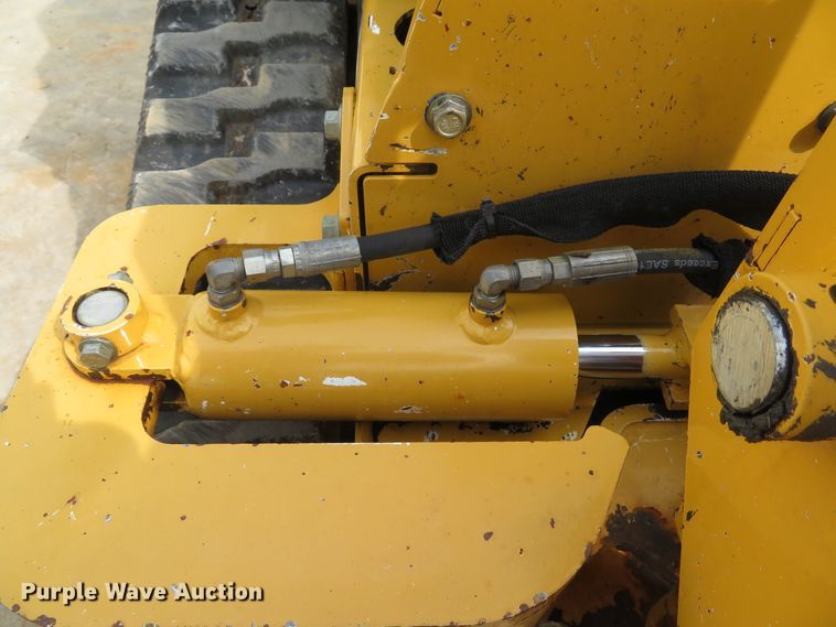 image for item DE8236 2013 Vermeer SC30TX stump grinder