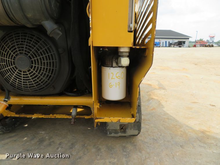 image for item DE8236 2013 Vermeer SC30TX stump grinder