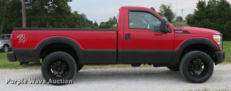 image for item DE8237 2012 Ford F250 Super Duty XL pickup truck