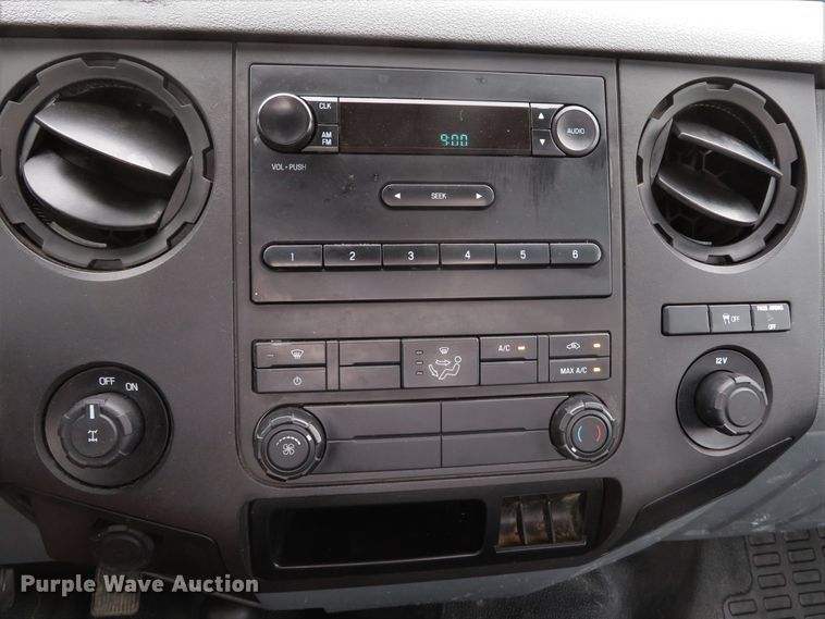 image for item DE8237 2012 Ford F250 Super Duty XL pickup truck