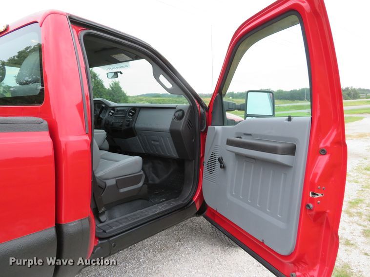 image for item DE8237 2012 Ford F250 Super Duty XL pickup truck