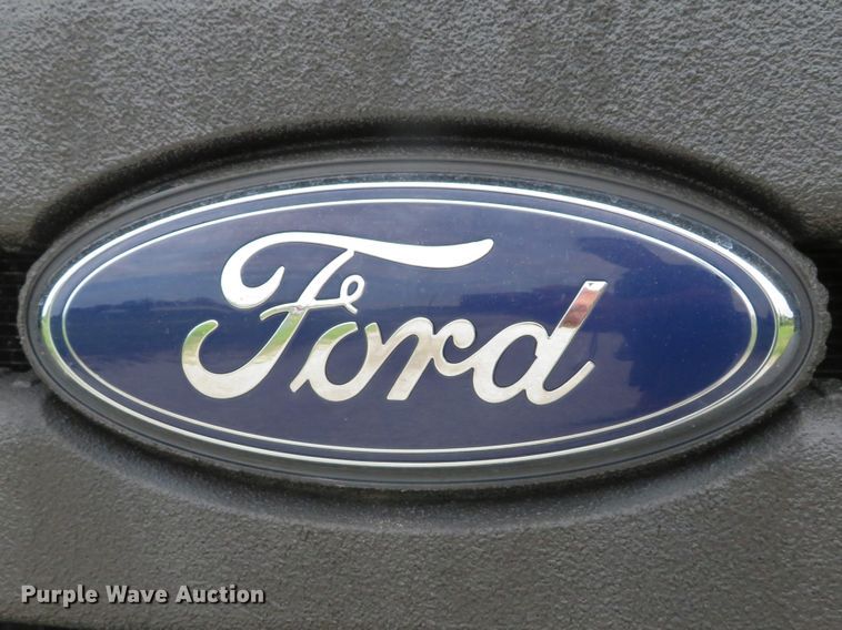 image for item DE8237 2012 Ford F250 Super Duty XL pickup truck