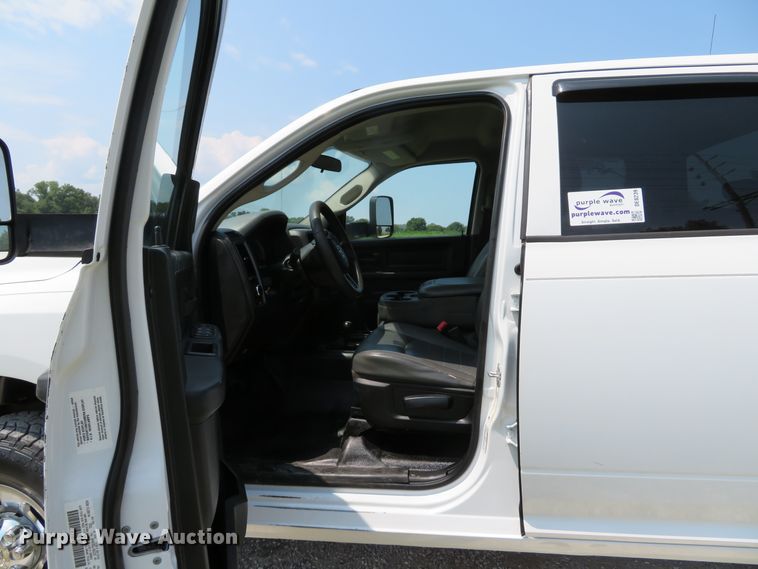 image for item DE8239 2013 Dodge Ram 2500HD Crew Cab pickup truck