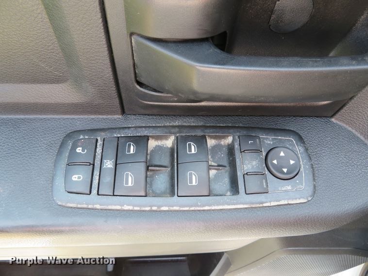 image for item DE8239 2013 Dodge Ram 2500HD Crew Cab pickup truck