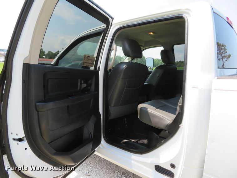 image for item DE8239 2013 Dodge Ram 2500HD Crew Cab pickup truck