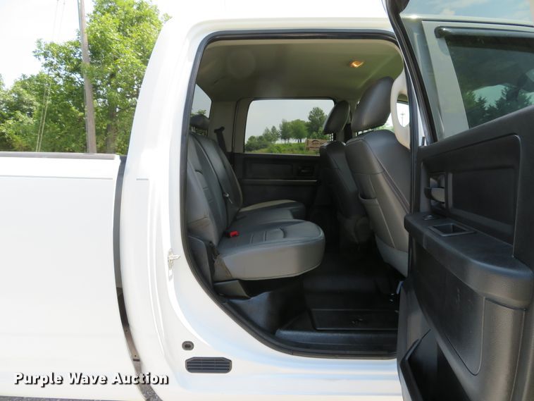 image for item DE8239 2013 Dodge Ram 2500HD Crew Cab pickup truck