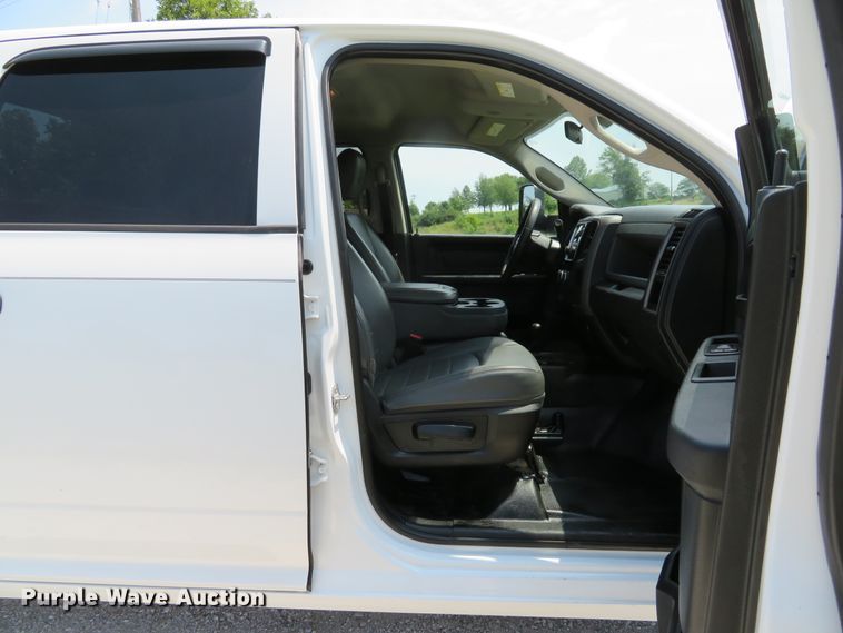 image for item DE8239 2013 Dodge Ram 2500HD Crew Cab pickup truck