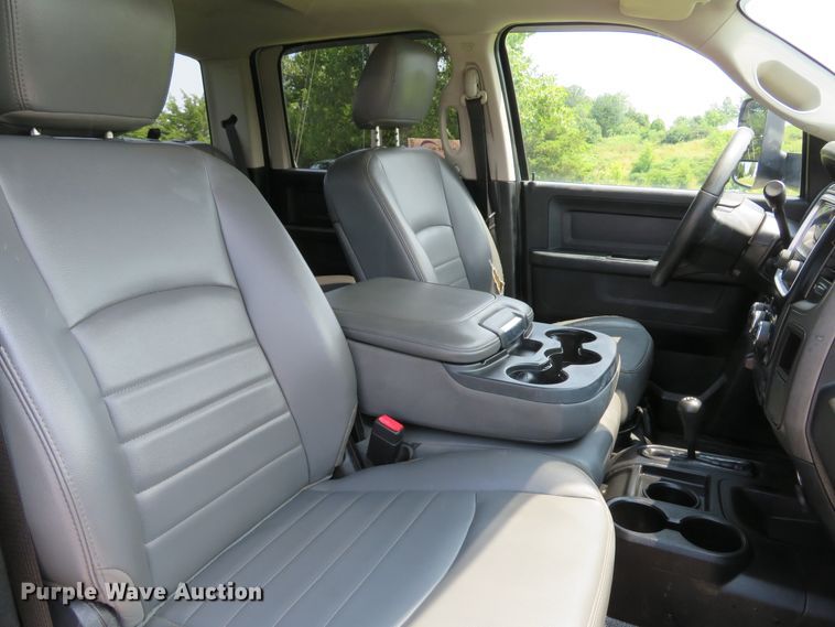 image for item DE8239 2013 Dodge Ram 2500HD Crew Cab pickup truck