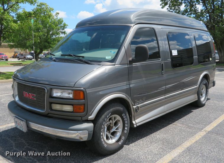 image for item DE8241 2000 GMC Savanna G1500 van