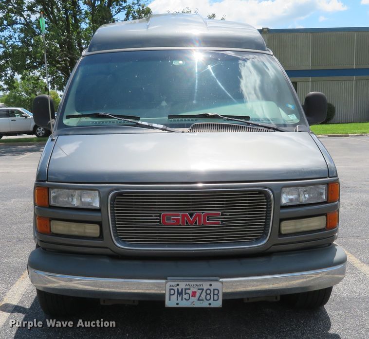 image for item DE8241 2000 GMC Savanna G1500 van