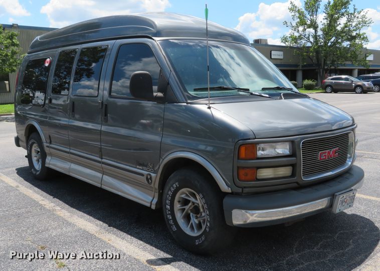 image for item DE8241 2000 GMC Savanna G1500 van