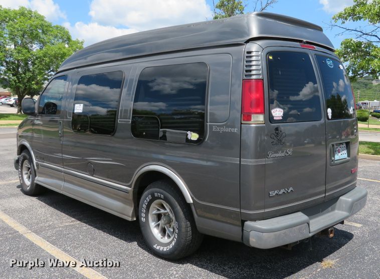 image for item DE8241 2000 GMC Savanna G1500 van