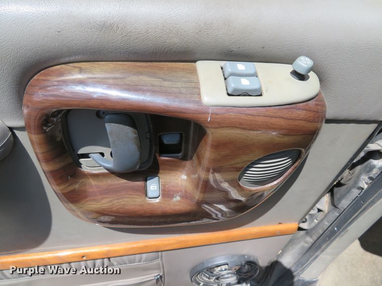 image for item DE8241 2000 GMC Savanna G1500 van