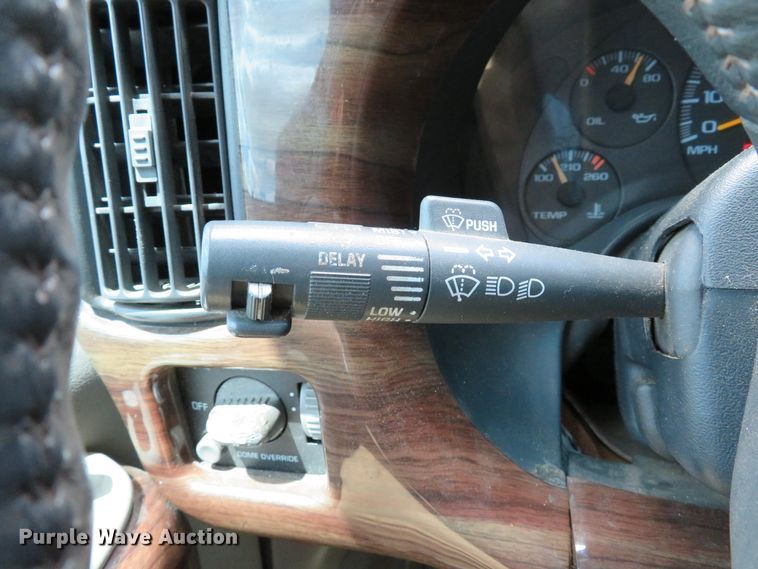 image for item DE8241 2000 GMC Savanna G1500 van