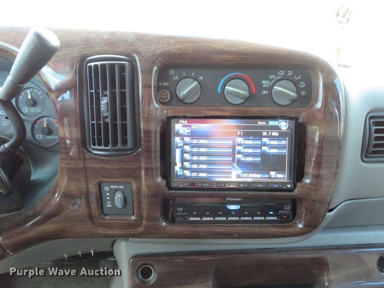 image for item DE8241 2000 GMC Savanna G1500 van