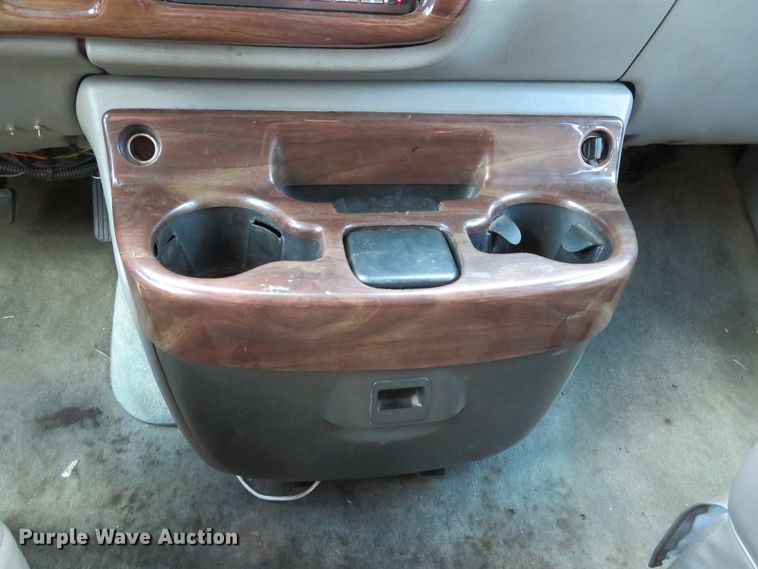 image for item DE8241 2000 GMC Savanna G1500 van