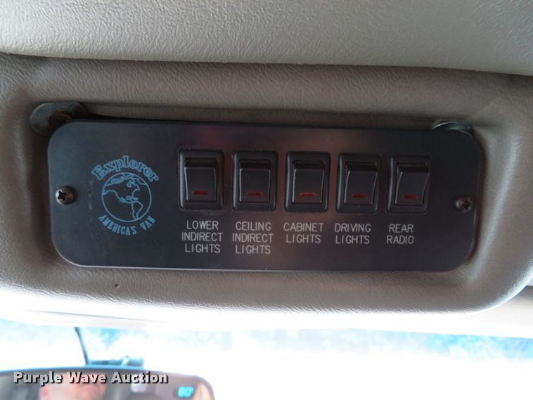 image for item DE8241 2000 GMC Savanna G1500 van