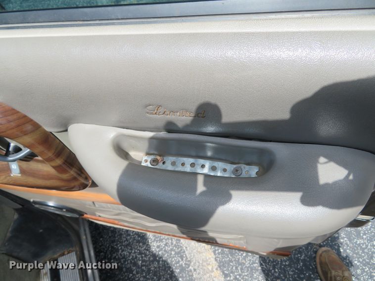 image for item DE8241 2000 GMC Savanna G1500 van