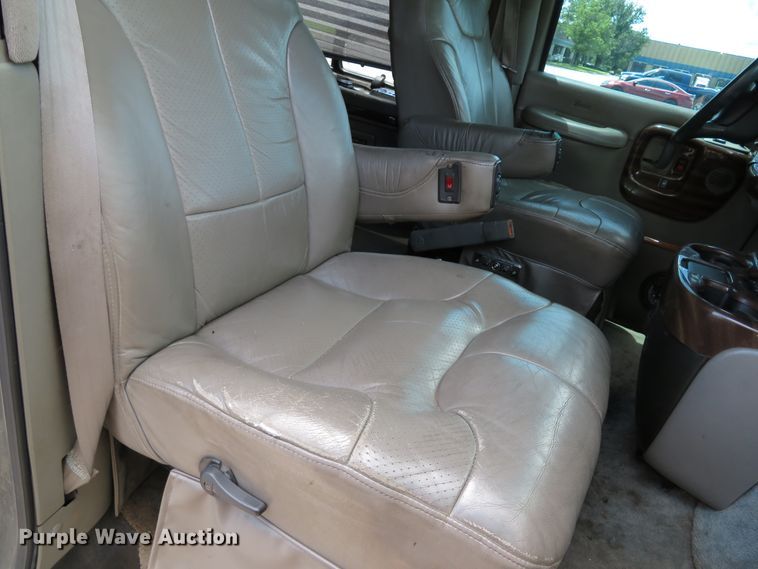 image for item DE8241 2000 GMC Savanna G1500 van