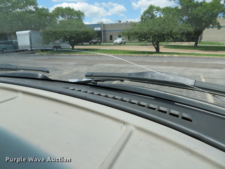 image for item DE8241 2000 GMC Savanna G1500 van