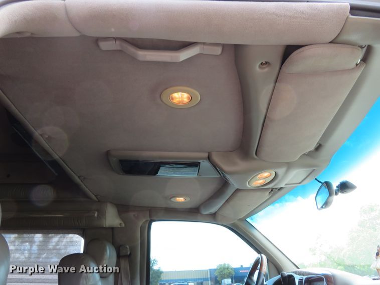 image for item DE8241 2000 GMC Savanna G1500 van