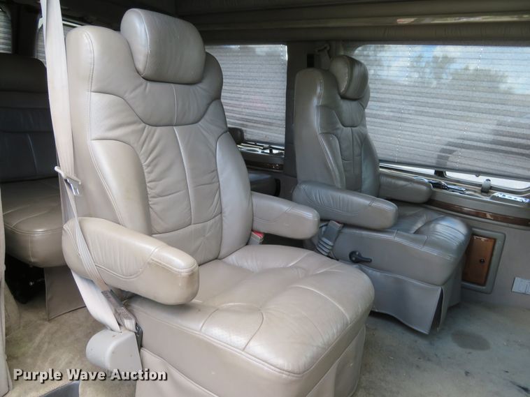 image for item DE8241 2000 GMC Savanna G1500 van