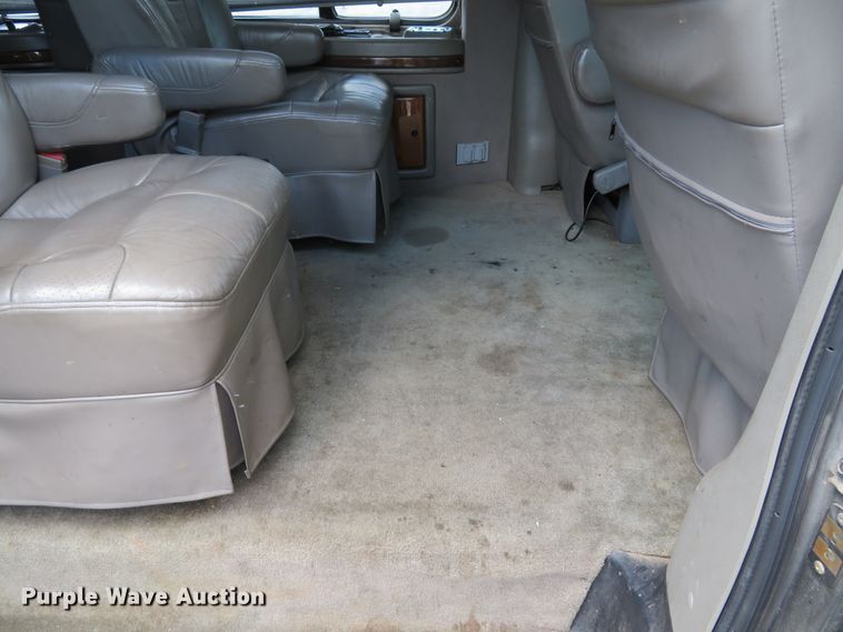 image for item DE8241 2000 GMC Savanna G1500 van