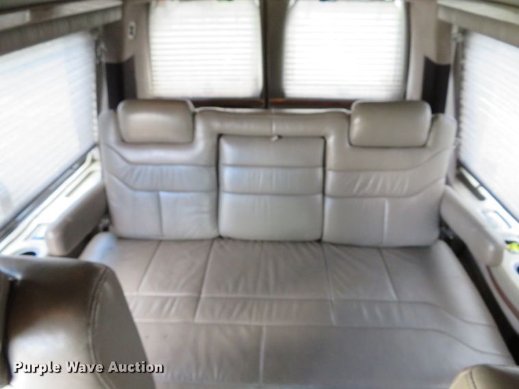 image for item DE8241 2000 GMC Savanna G1500 van