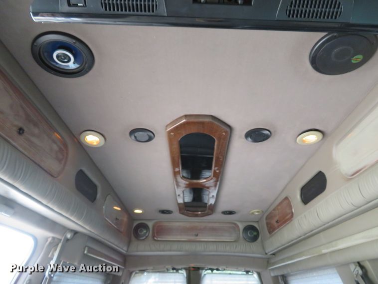 image for item DE8241 2000 GMC Savanna G1500 van