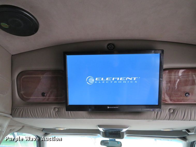 image for item DE8241 2000 GMC Savanna G1500 van