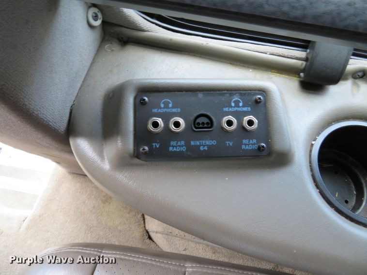 image for item DE8241 2000 GMC Savanna G1500 van