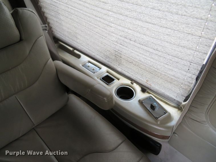 image for item DE8241 2000 GMC Savanna G1500 van