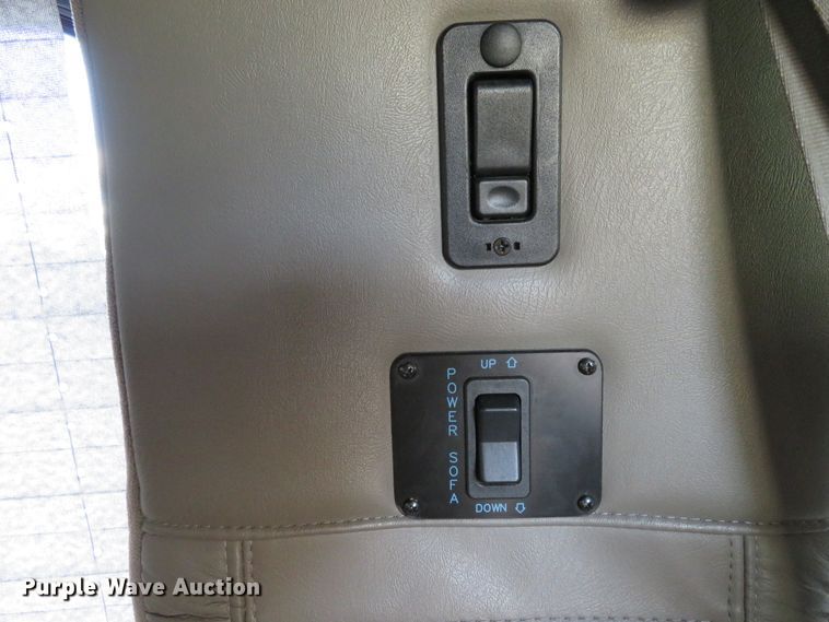 image for item DE8241 2000 GMC Savanna G1500 van