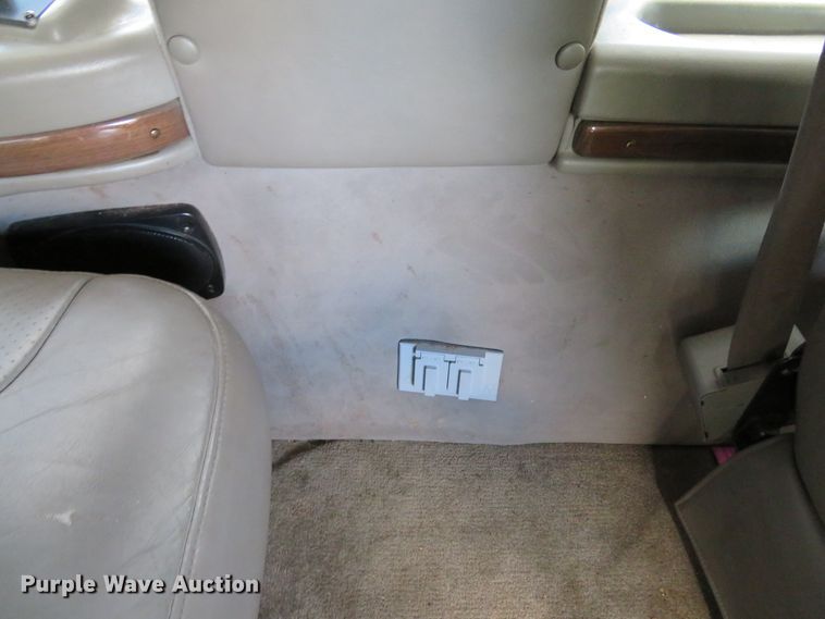 image for item DE8241 2000 GMC Savanna G1500 van