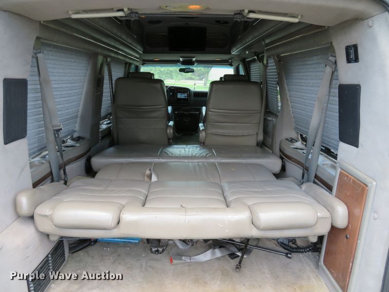 image for item DE8241 2000 GMC Savanna G1500 van