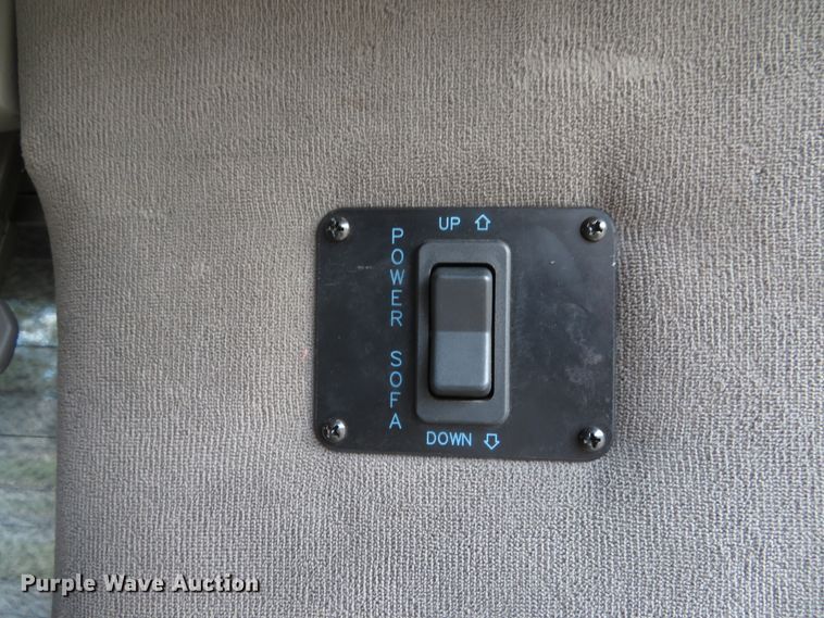 image for item DE8241 2000 GMC Savanna G1500 van