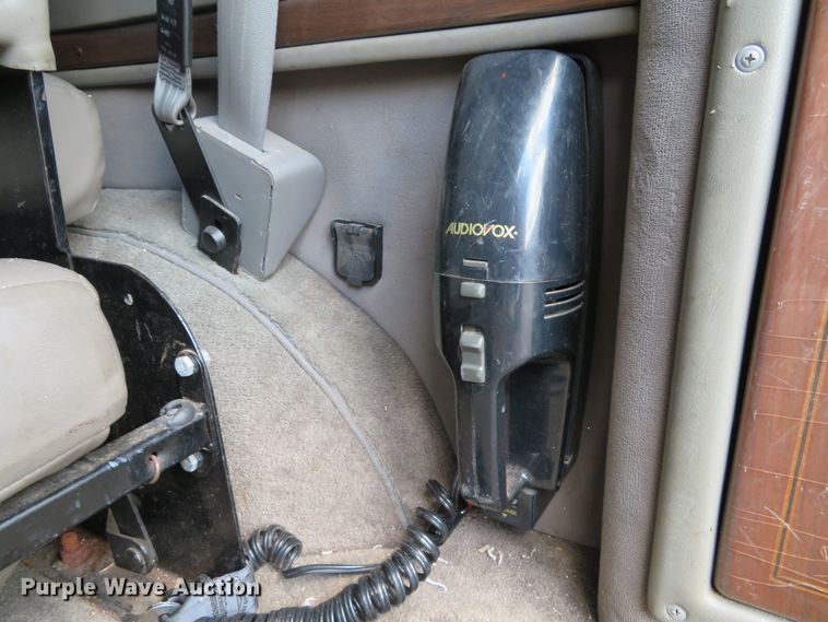 image for item DE8241 2000 GMC Savanna G1500 van