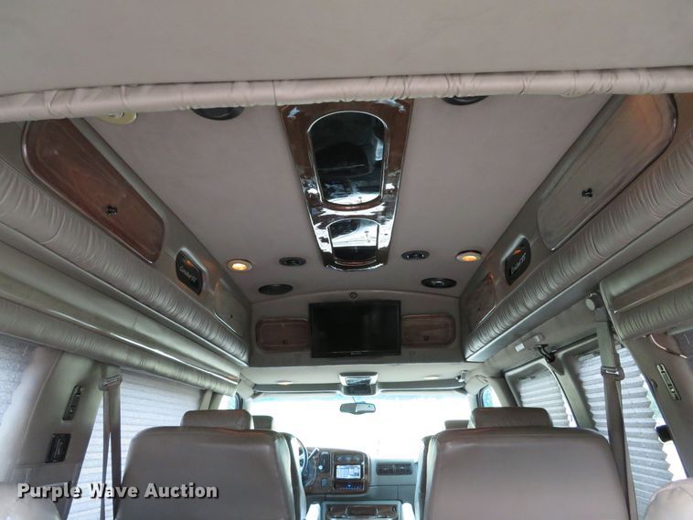 image for item DE8241 2000 GMC Savanna G1500 van